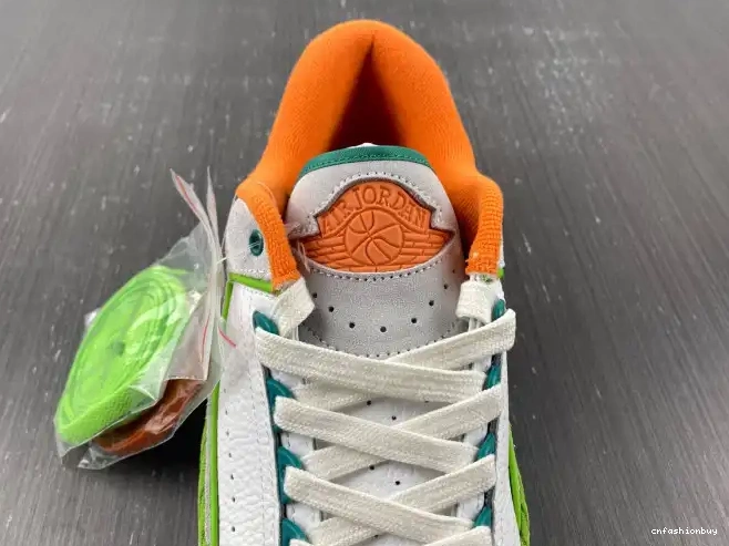 Jordan DV6206-183 Low TITAN Retro 2 (W) 0501